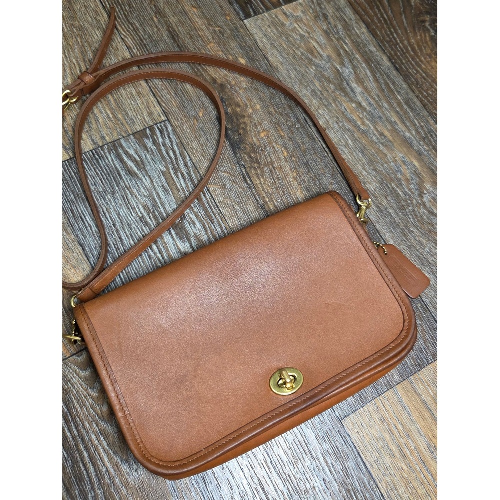 Vintage Coach British Tan Leather Crossbody Bag Turnlock Hungary M7U-9755 - Picture 2 of 11